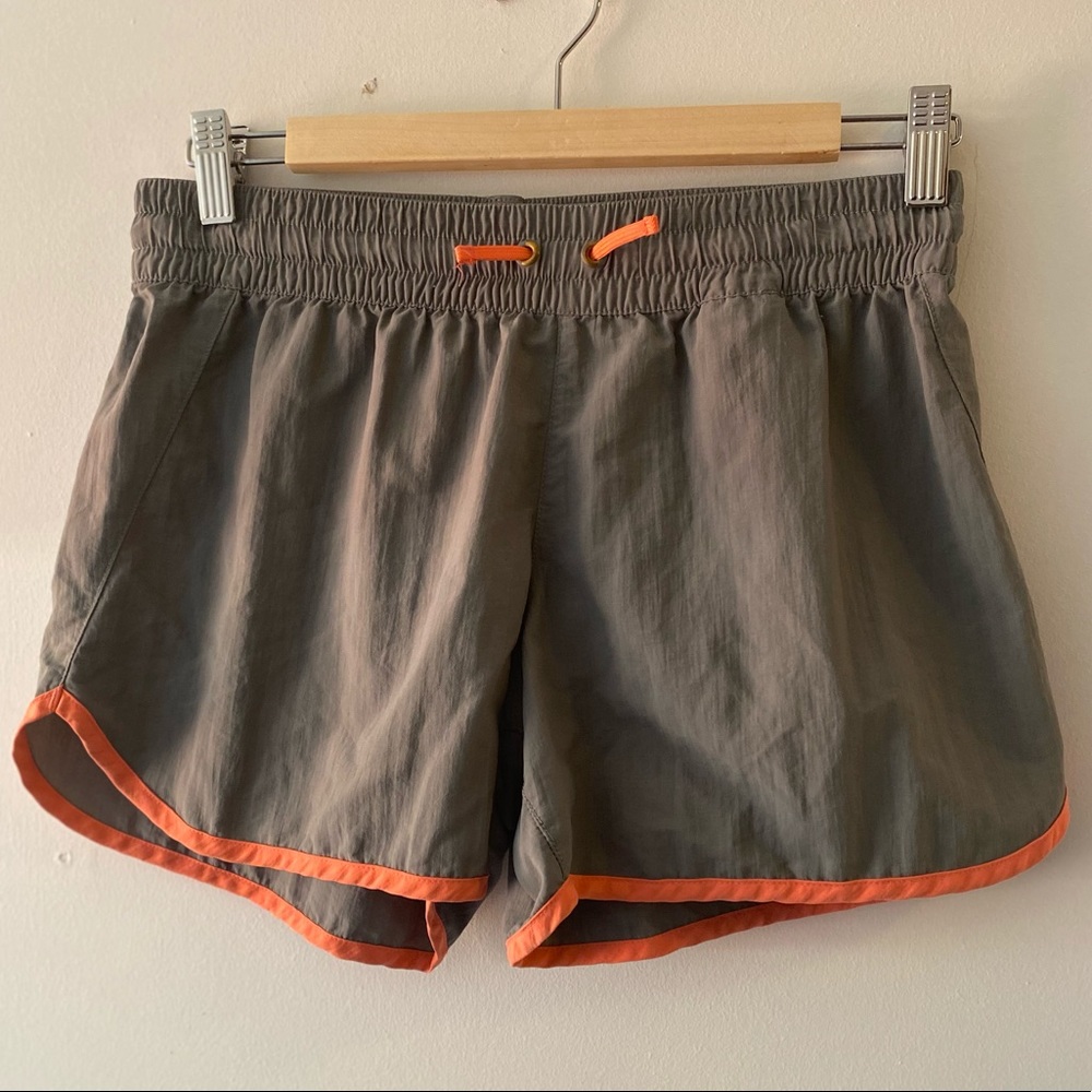 3/$25 ♻️ Columbia Grey/Pink Trim Nylon Shorts Small